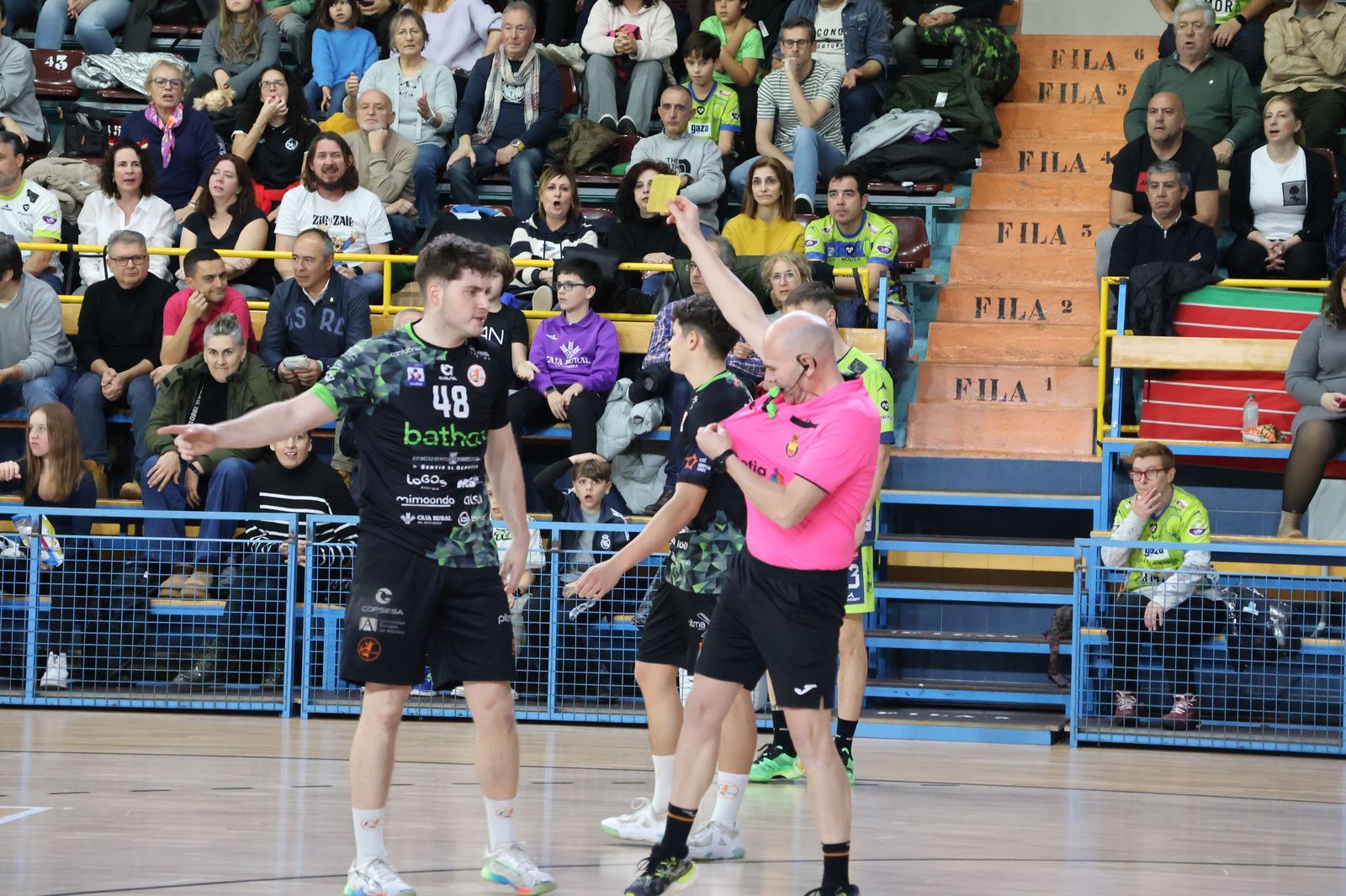 GALERÍA | Duelo de alturas entre el BM Zamora y el Torrelavega