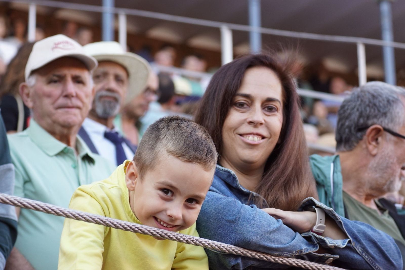 Así ha vivido la afición salmantina el adiós a la feria desde los tendidos: imágenes del ambiente en la corrida concurso