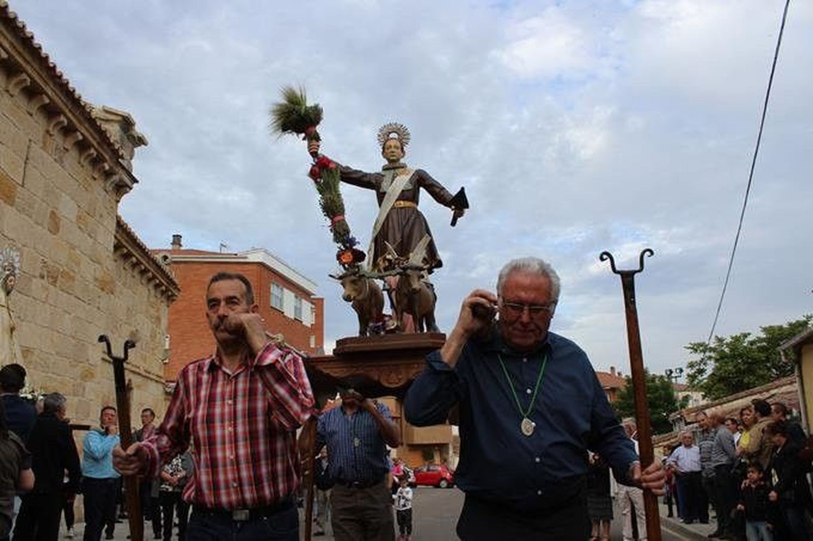 Los agricultores se encomiendan a San Isidro Labrador en un año difícil para el campo