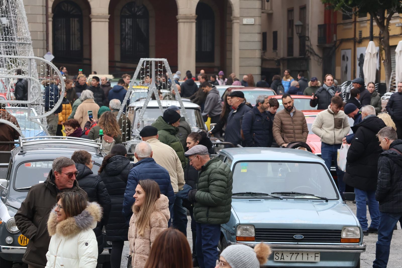 GALERÍA | Zamora celebra el Día del Guardia Urbano: descubre los mejores automóviles clásicos en imágenes