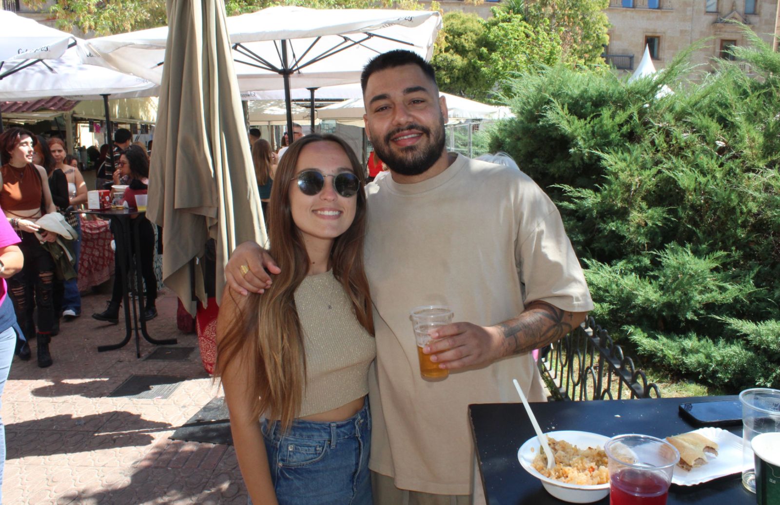 Ambiente en la Feria de Día en el mediodía de este