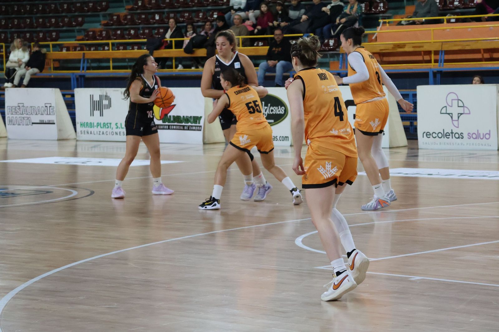 Partido entre CD Zamarat y Cajasol Baloncesto Sevilla