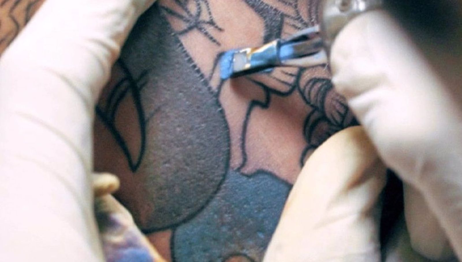 La AEMPS retira del mercado tintas para tatuaje y maquillaje permanente de Alkimia Technology and Stetic. Foto EP