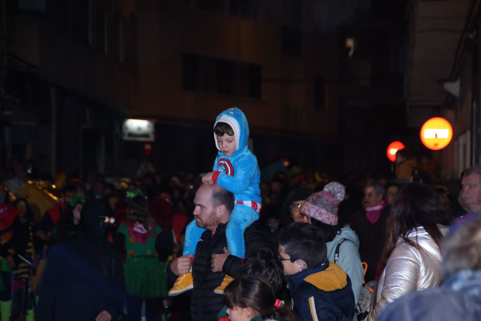 Desfile de disfraces con pasacalles a cargo de Blocco Charr