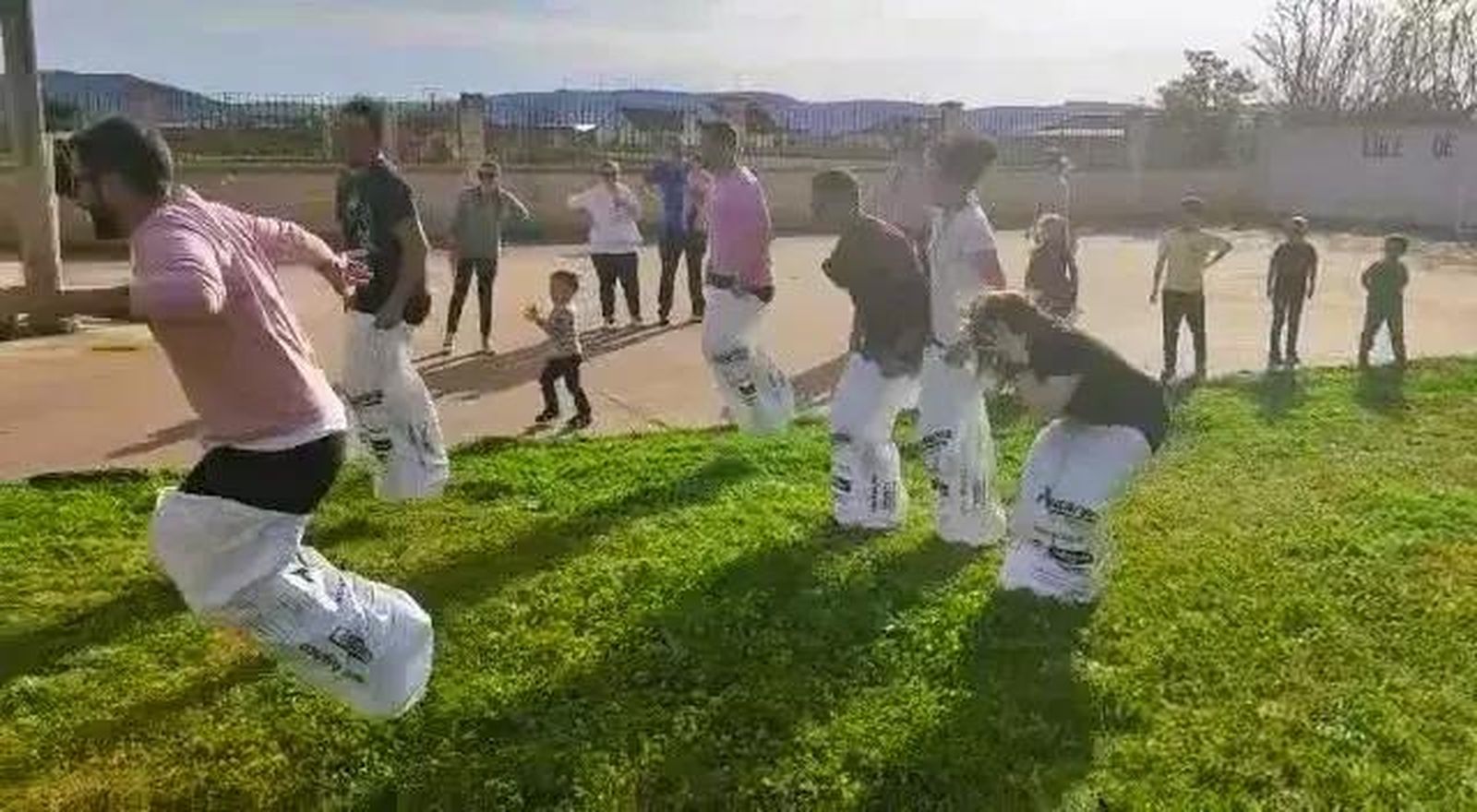 Carrera de sacos en Coomonte de la Vera