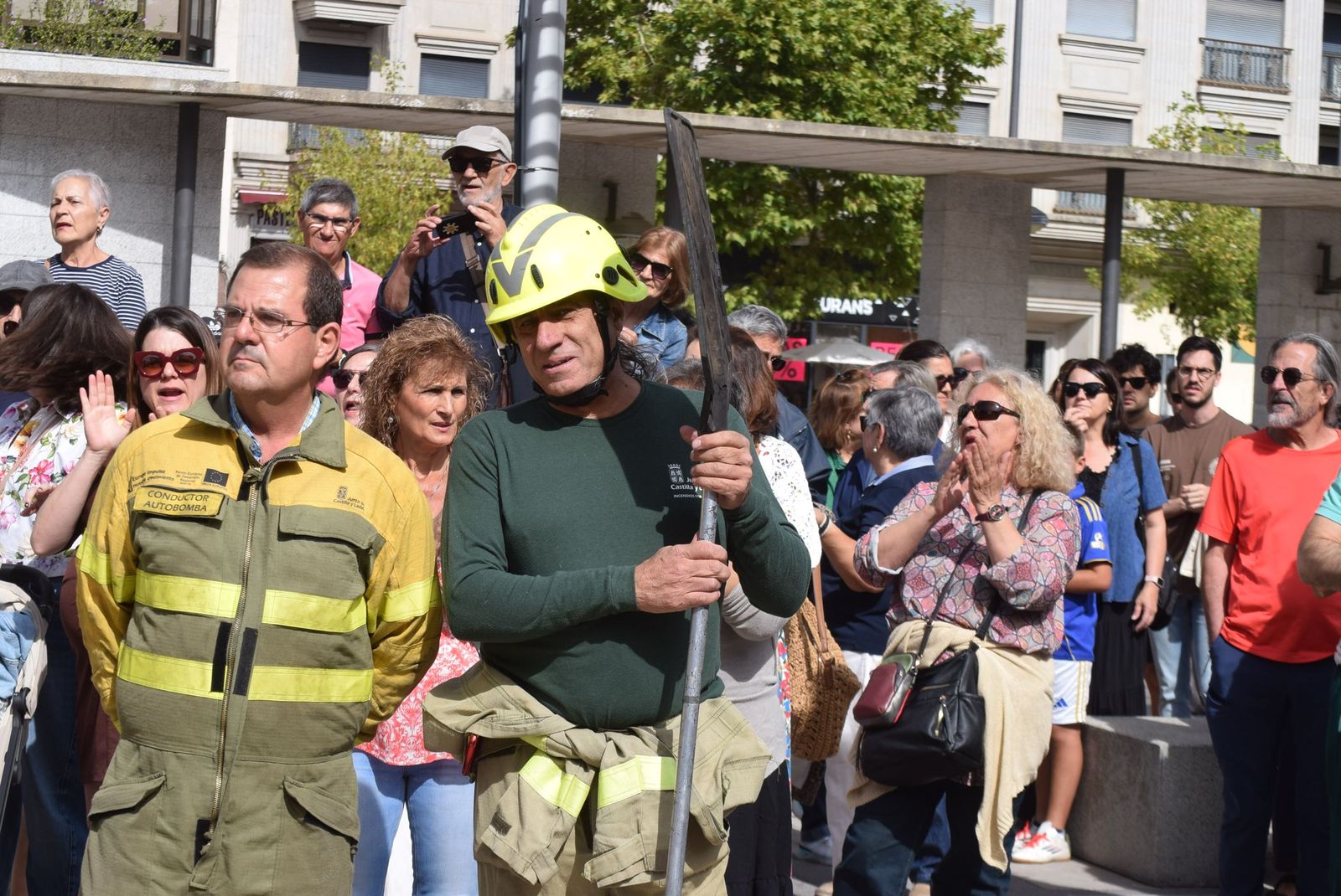 Concentración para reclamar "respeto y justicia" para Zamora tras los incendios