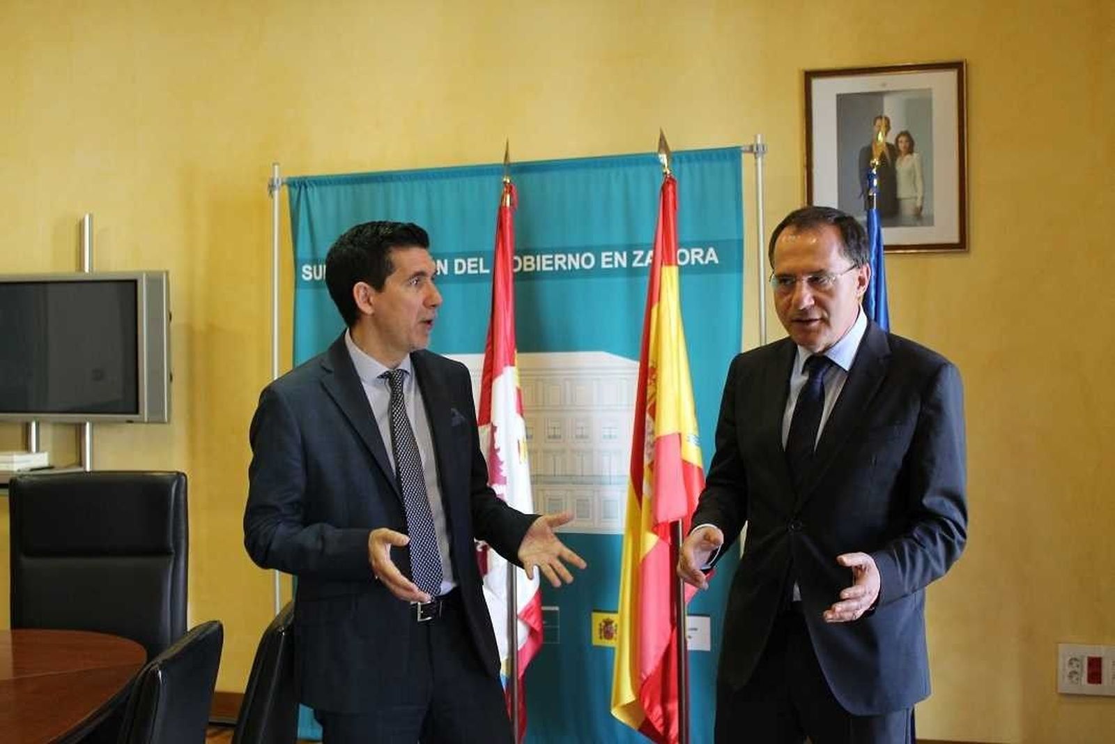 Foto subdelegado y jefe de Tráfico