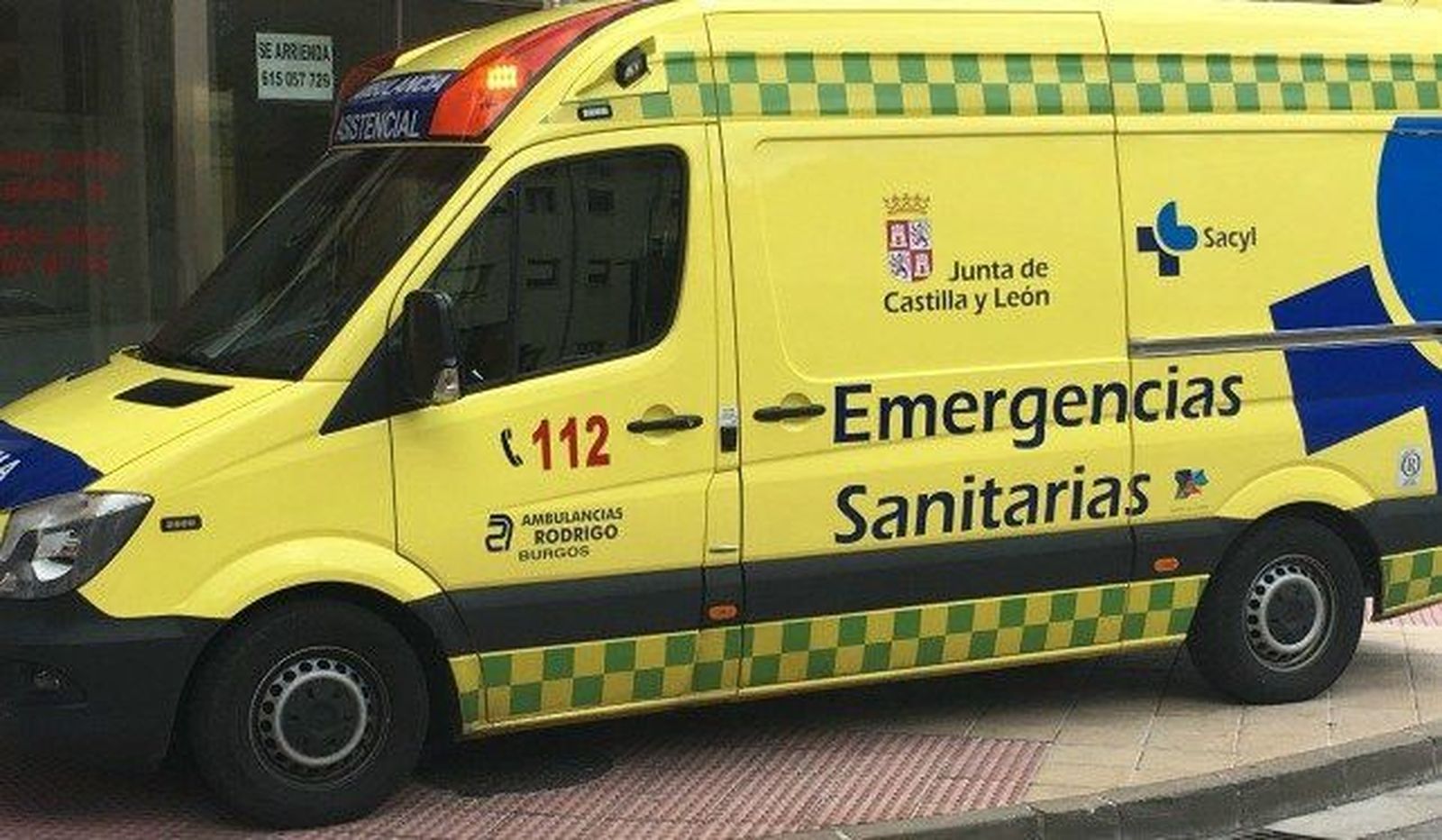 Ocho heridos tras volcar una furgoneta de un club de piragüismo en Manganeses de la Polvorosa Ocho heridos tras volcar una furgoneta de un club de piragüismo en Manganeses de la Polvorosa