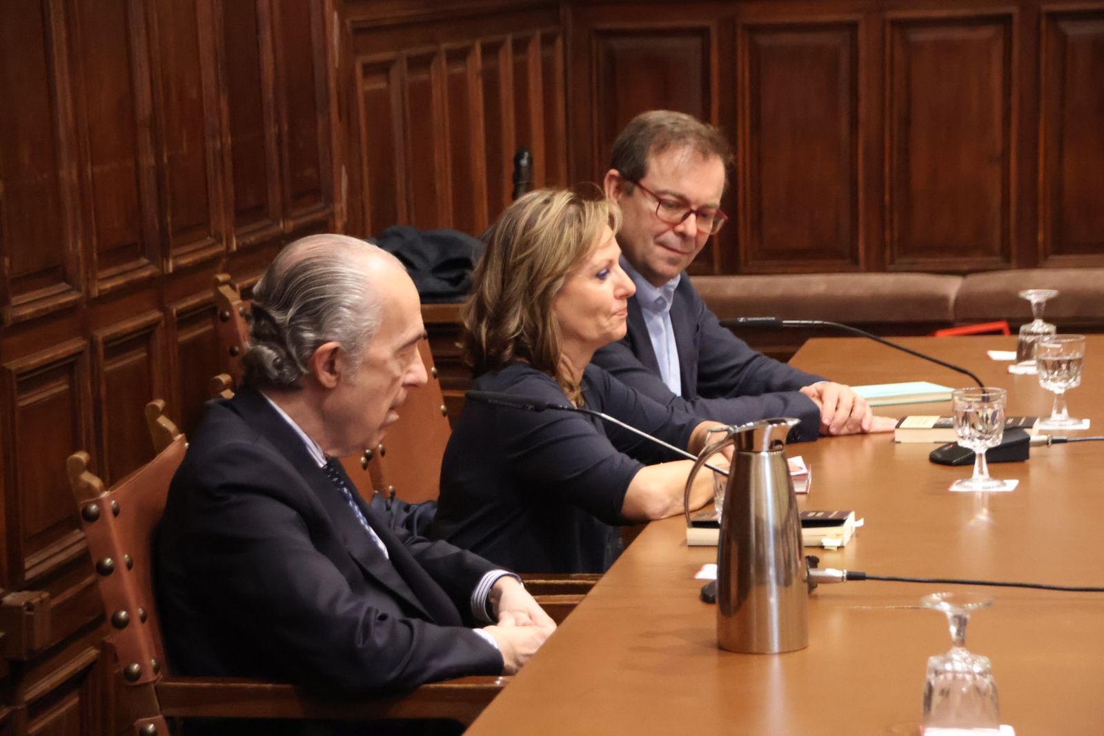 Héroes, superhéroes y dinosaurios”: diálogo literario entre Luis Alberto de Cuenca y el novelista Javier Sierra