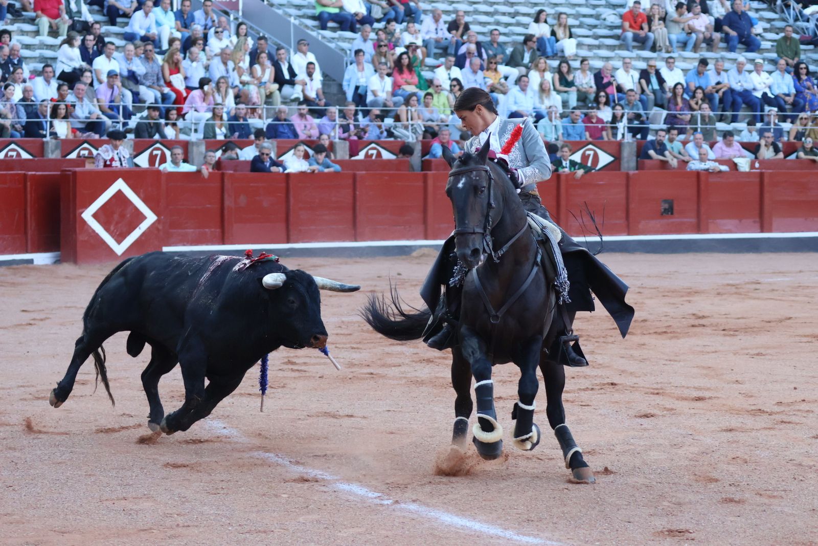 La Glorieta revive el aroma de la feria taurina con el primer festejo: Lea Vicens, Raquel Martín y Olga Casado