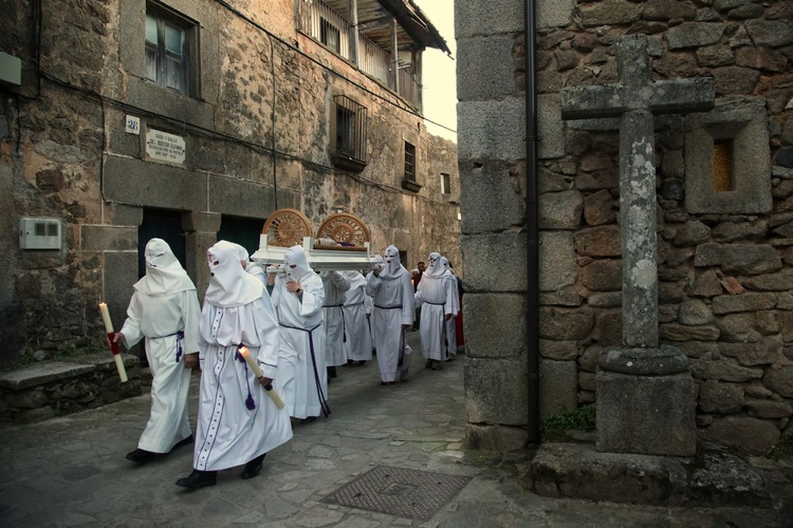 Procesión de Semana Santa en San Martín del Castañar, una tradición con más de un siglo de antigüedad que se mantiene viva generación tras generación entre los vecinos del municipio