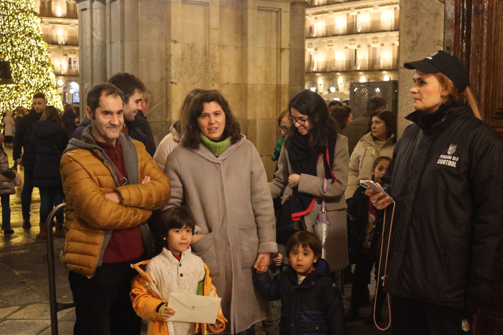 El Cartero Real sigue recogiendo las cartas con los deseos de los niños de Salamanca antes de la noche del 5 de enero
