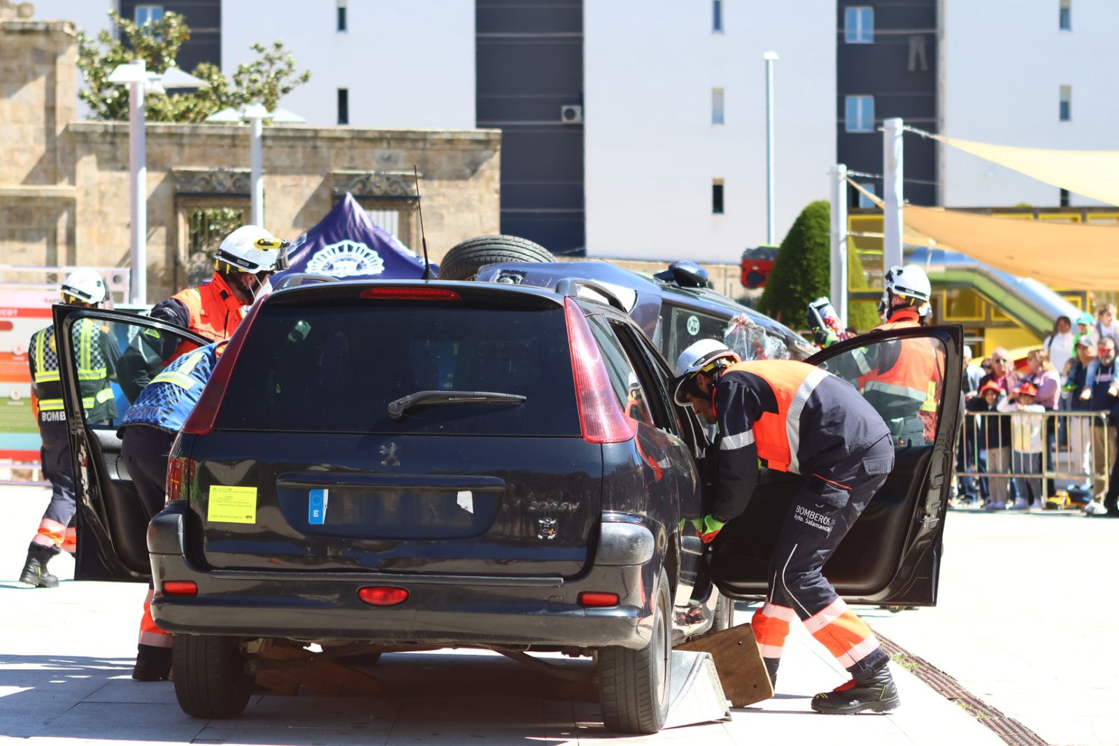 Simulacro de accidente de tráfico en la Plaza de La Concordia