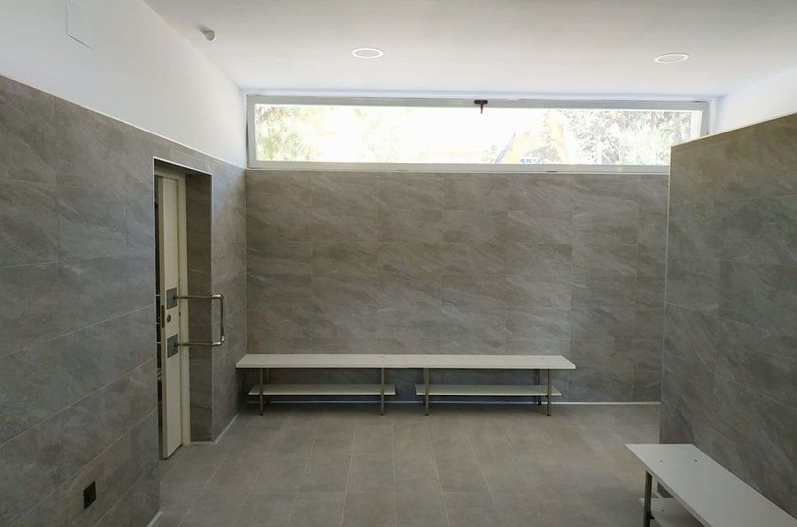 Vestuario piscina Los Bloqus