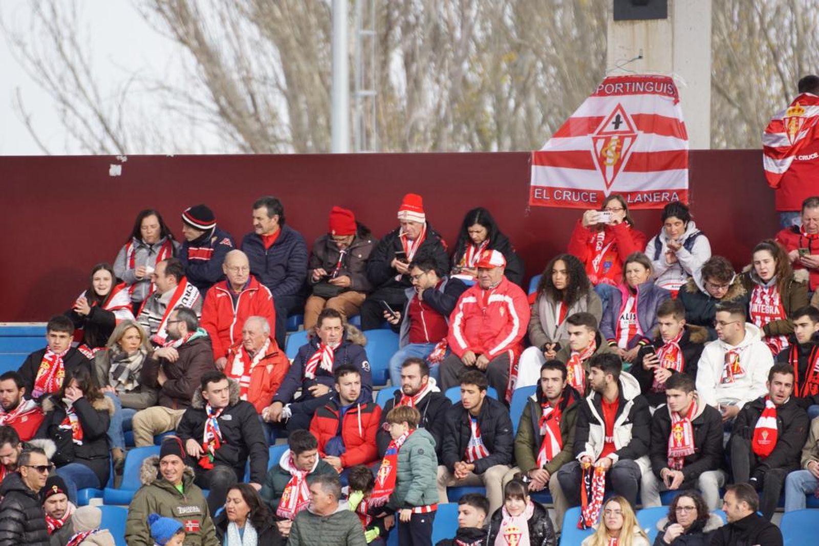 ambiente-en-las-gradas-en-el-partido-de-copa-del-rey-unionistas-sporting-de-gijon-7