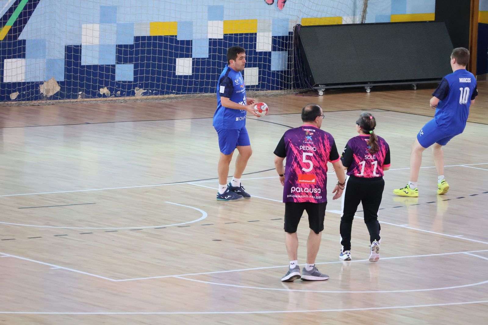 GALERÍA | El pabellón Ángel Nieto acoge el V Torneo de Balonmano Adaptado