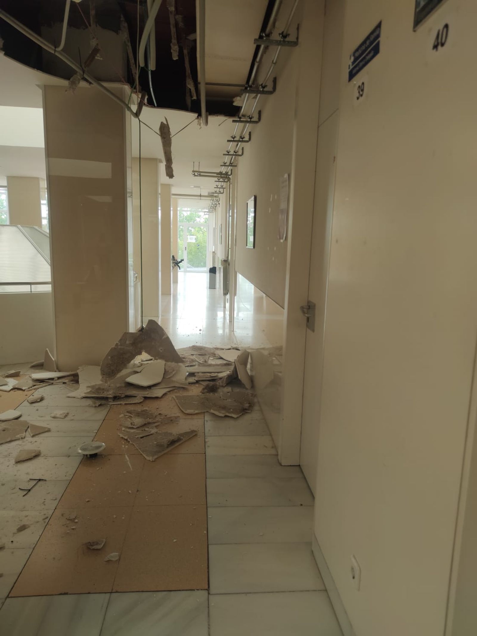 Se desploma el techo del centro de salud de Garrido Norte