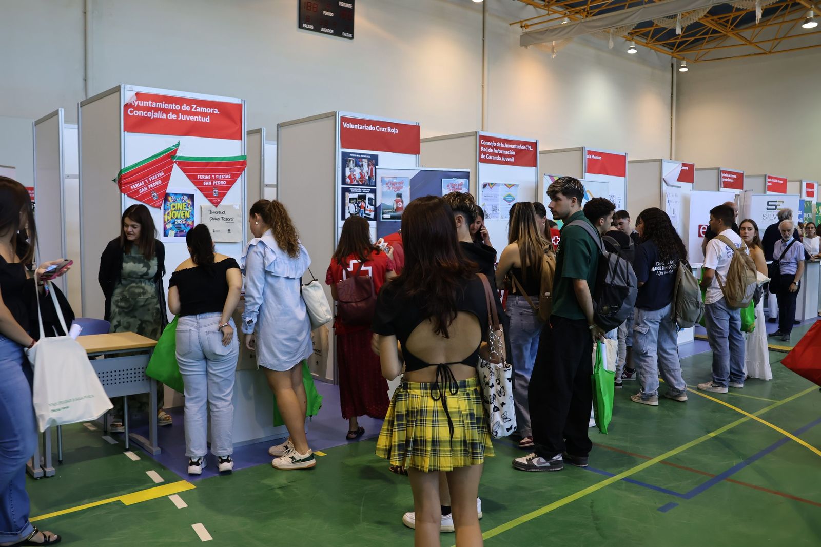 Feria de Bienvenida de la USAL en el Campus de Viriato