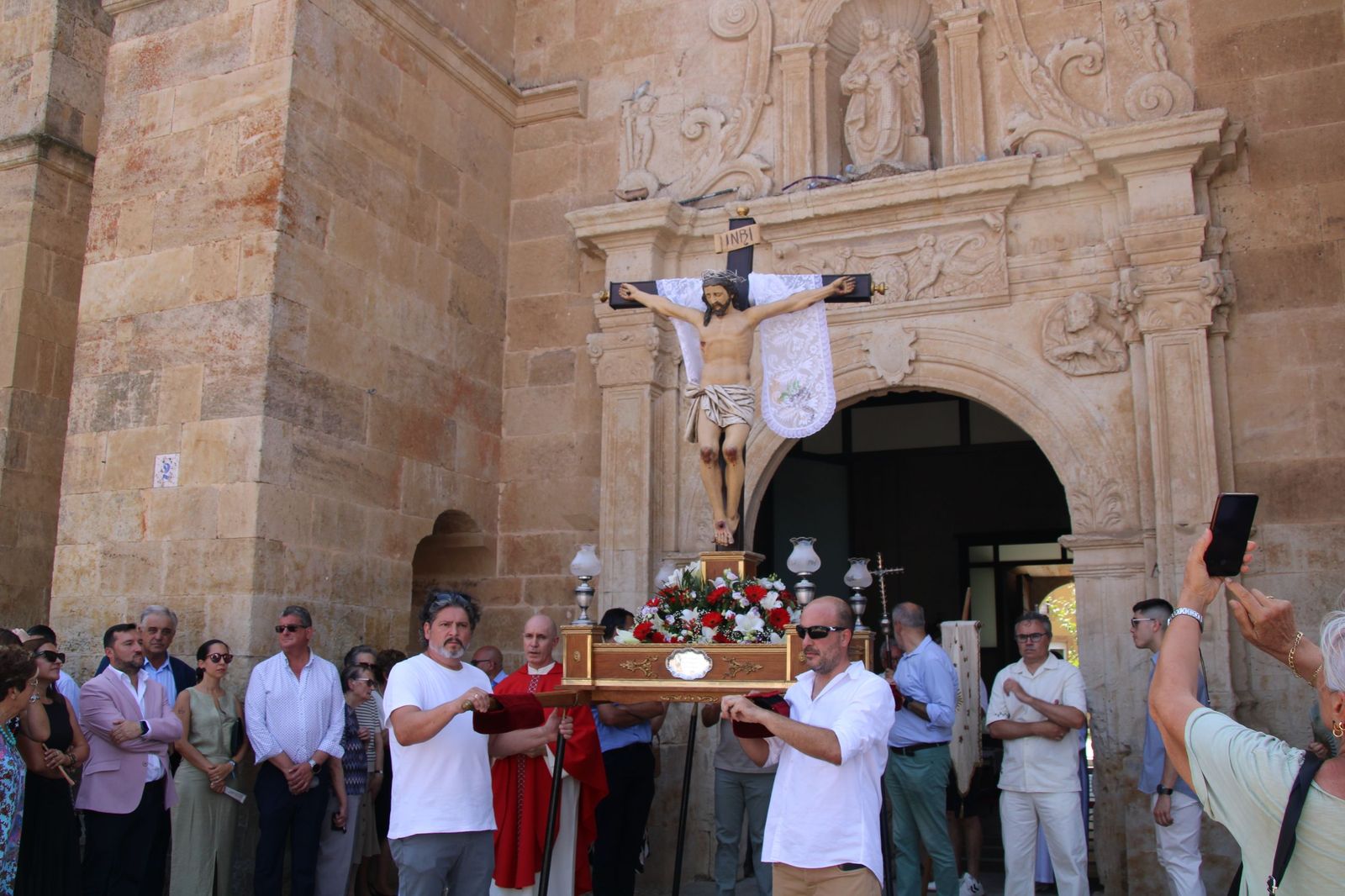 Procesión en honor al Cristo de las Batallas en Castellanos de Moriscos