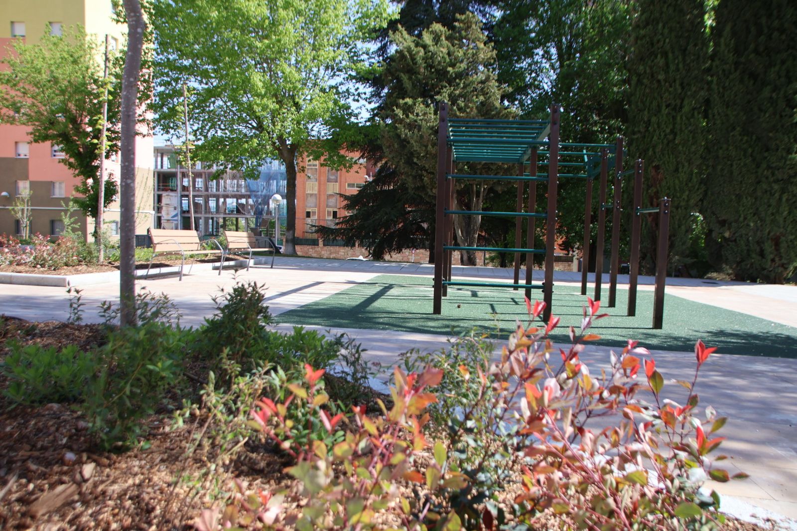 El alcalde de Salamanca, Carlos García Carbayo, visita las obras de urbanización de la plaza de Santa Cecilia del barrio de San José