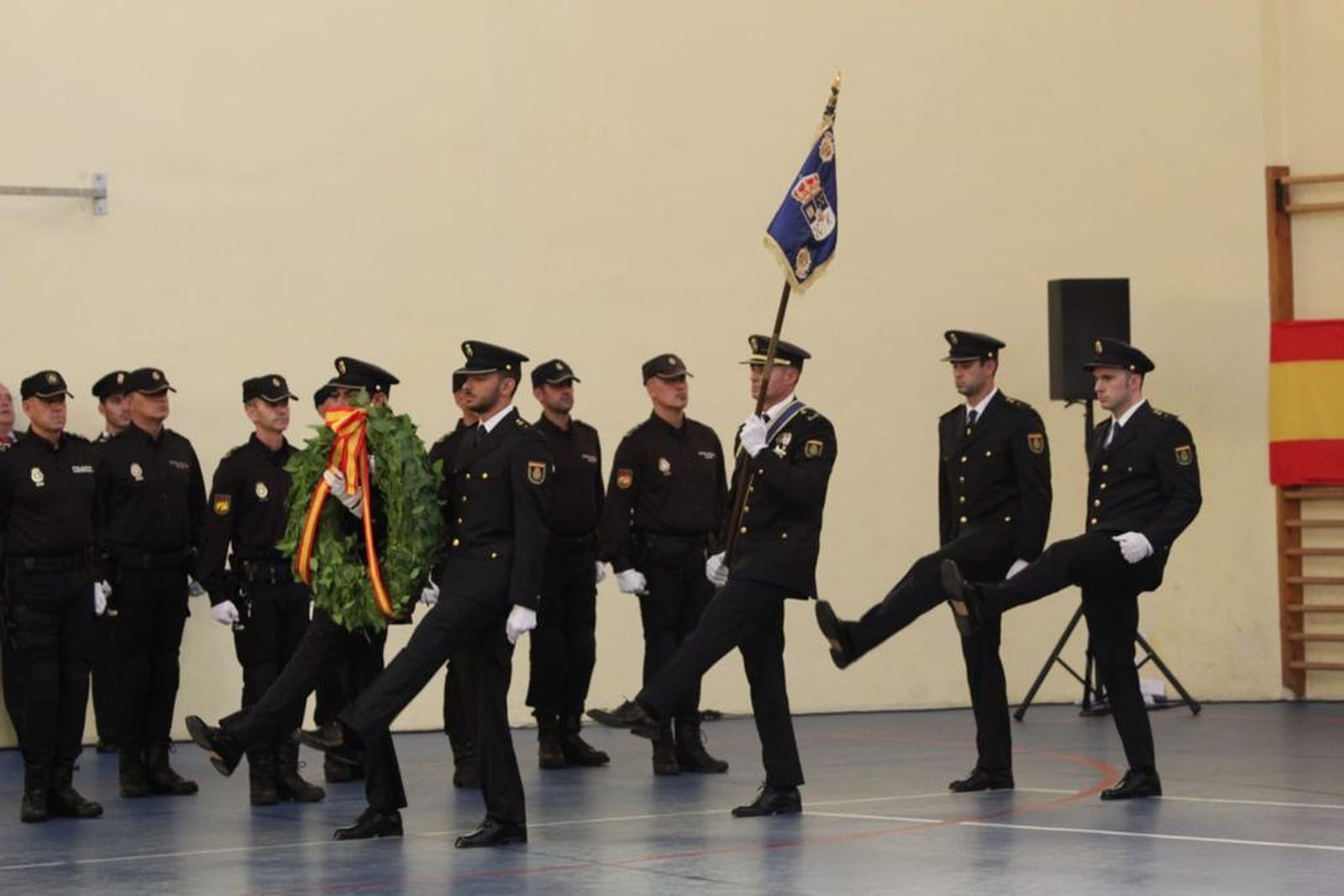 la-policia-nacional-de-salamanca-los-angeles-custodios-3