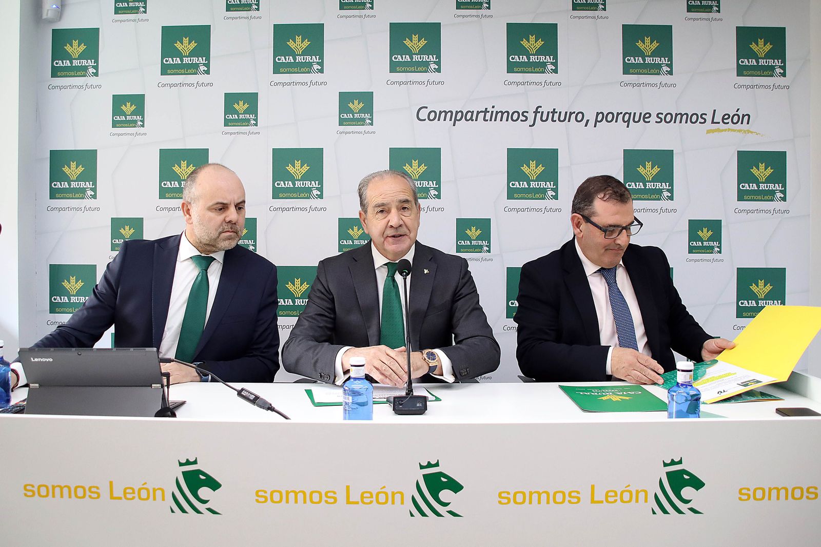 ICAL . El director general de Caja Rural, Cipriano García (C), presenta el balance anual de Caja Rural correspondiente a 2023, acompañado por el director de Imagen y Comunicación, Narciso Prieto, y el director de Expansión, Alejandro Hidalgo ICAL . El director general de Caja Rural, Cipriano García (C), presenta el balance anual de Caja Rural correspondiente a 2023, acompañado por el director de Imagen y Comunicación, Narciso Prieto, y el director de Expansión, Alejandro Hidalgo