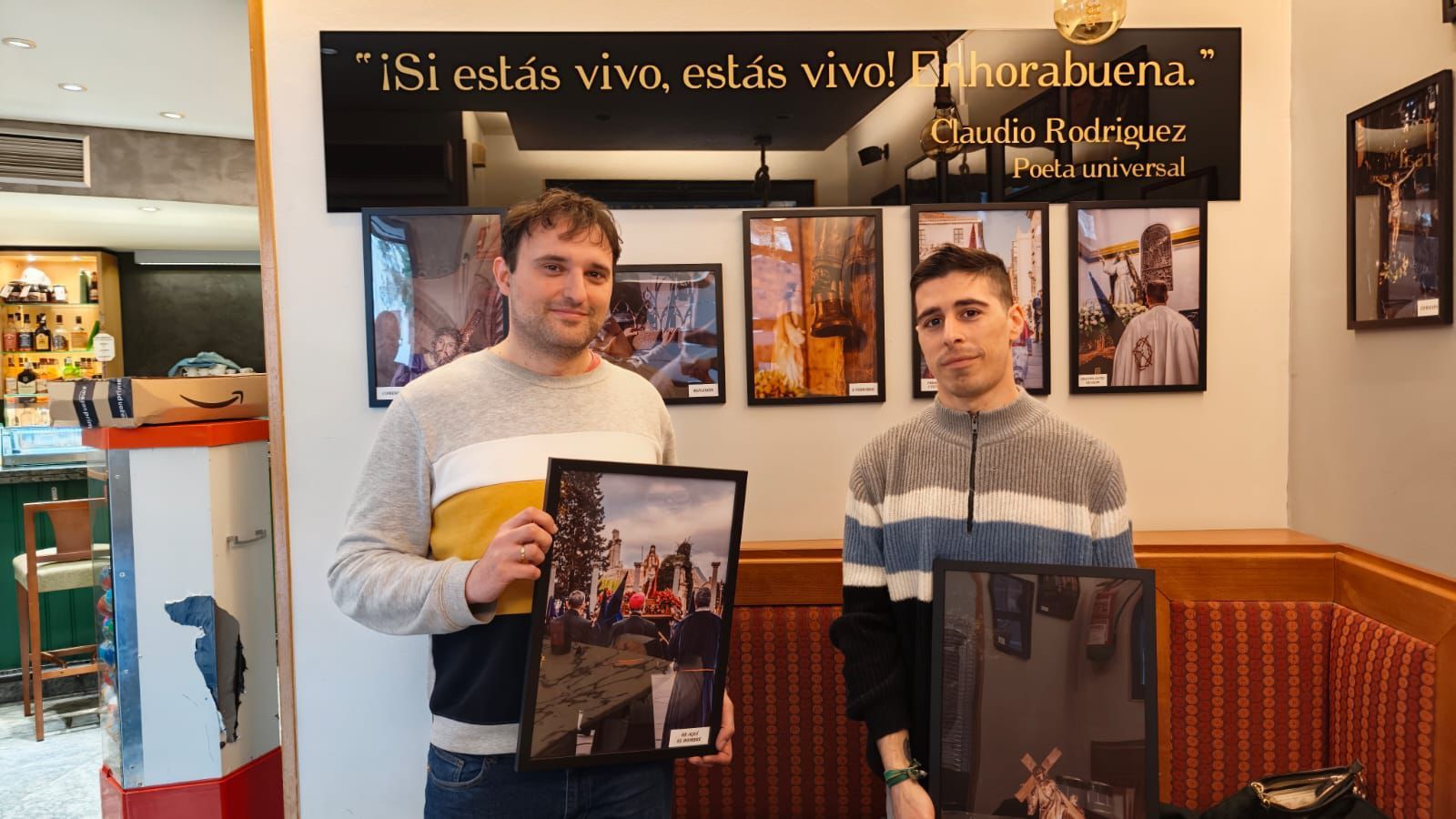 Óscar Antón de Luz Penitente y Víctor Garrido en la inauguración de la muestra