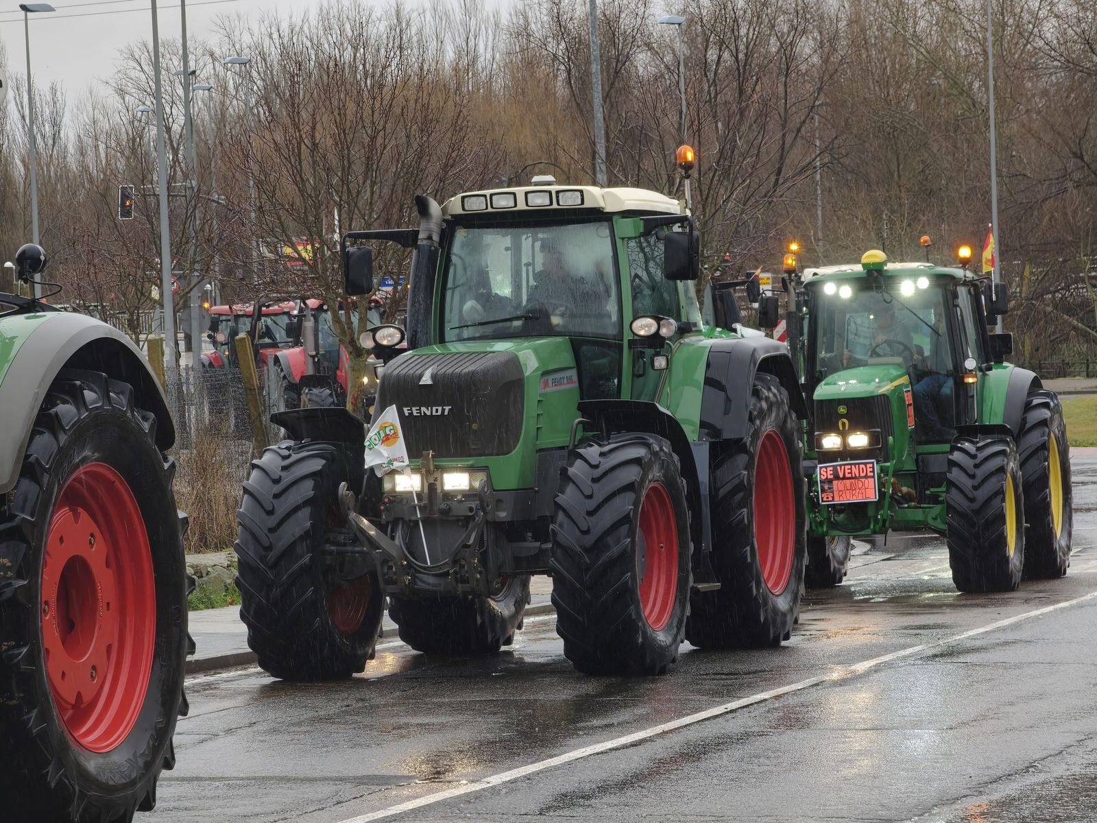 En imágenes la marcha con tractores y vehículos de campo en Salamanca en protesta contra Mercosur