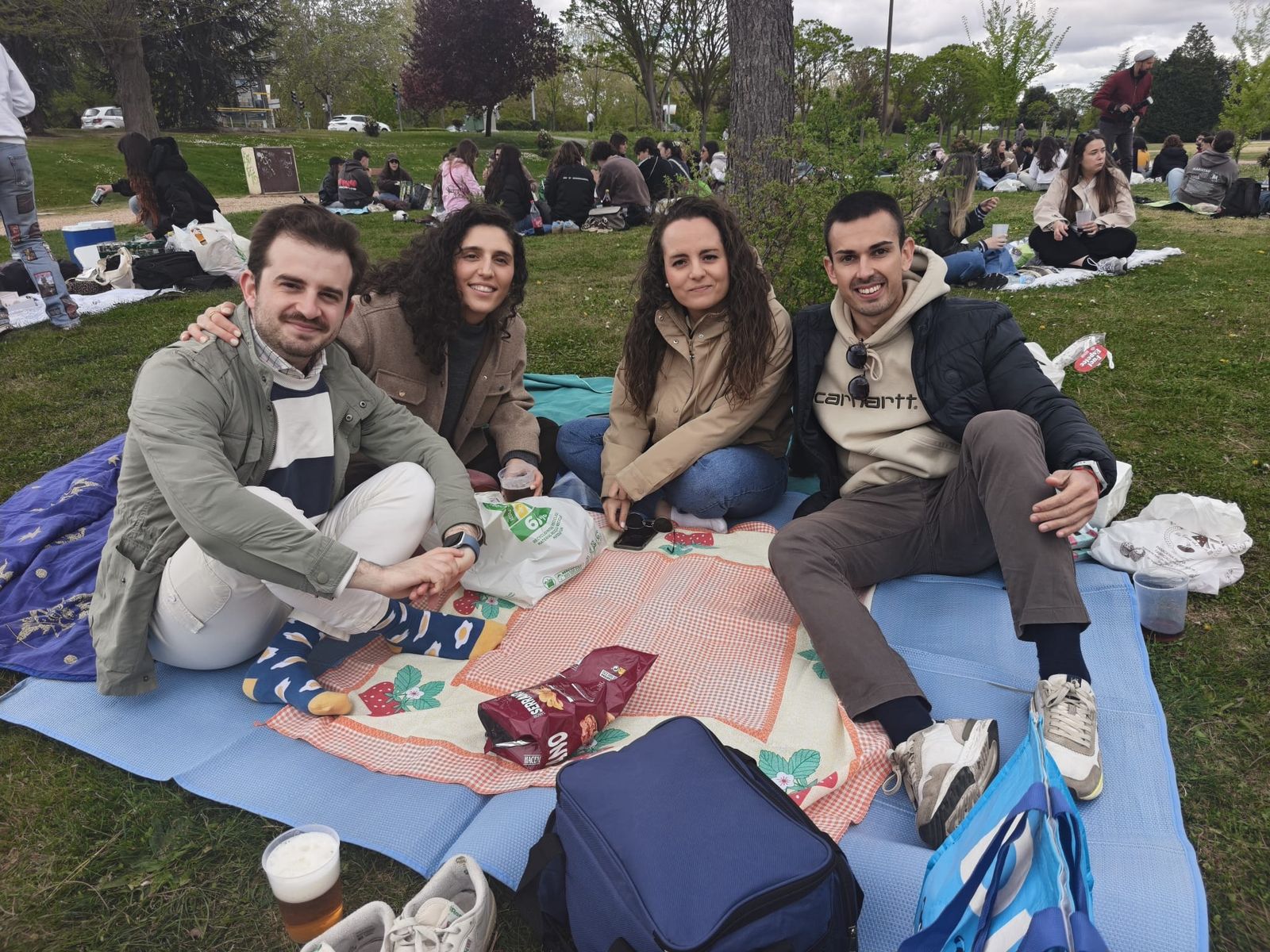 Un multitudinario Lunes de Aguas en Salamanca llena la ribera del Tormes