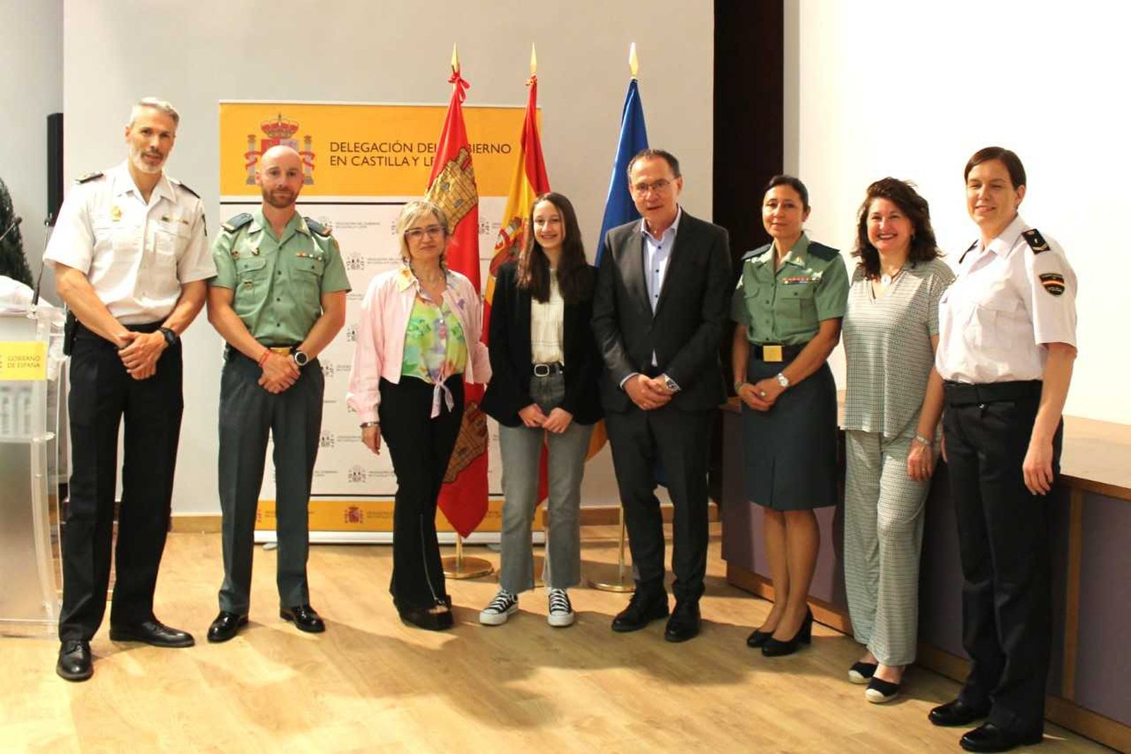 Paula Ranilla recibe el premio del 8M