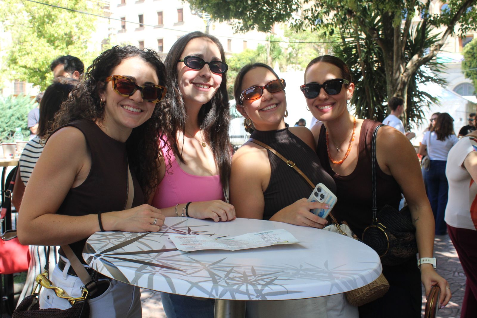Ambiente en la Feria de Día en el mediodía de este sábado