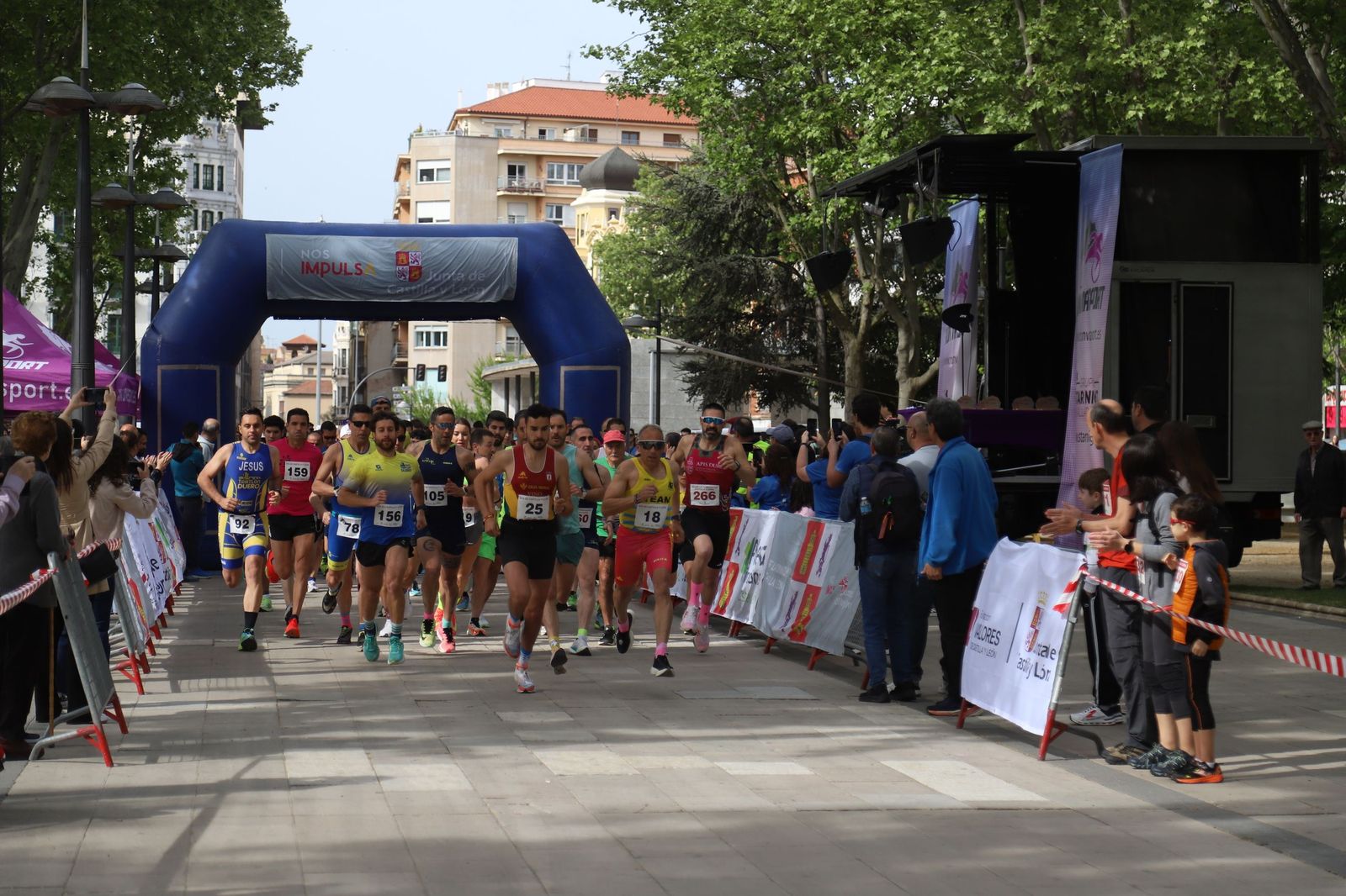 Carrera y marcha por el Día de Castilla y León en Zamora