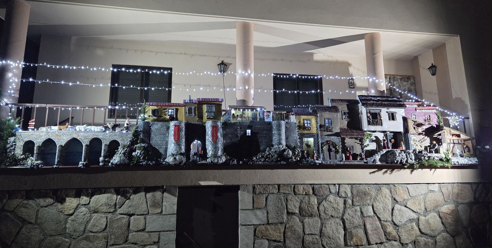 J.S.S. - Decoración navideña en una vivienda de Ledesma (1).jpg