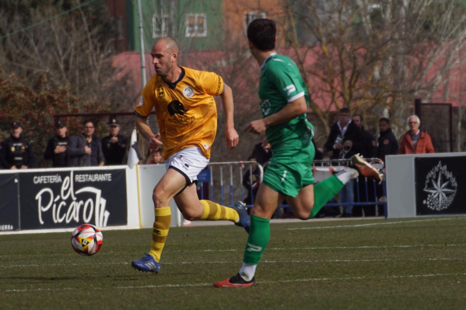 Etxaniz, ante el Cornellá | FOTO JUANES Etxaniz, ante el Cornellá | FOTO JUANES