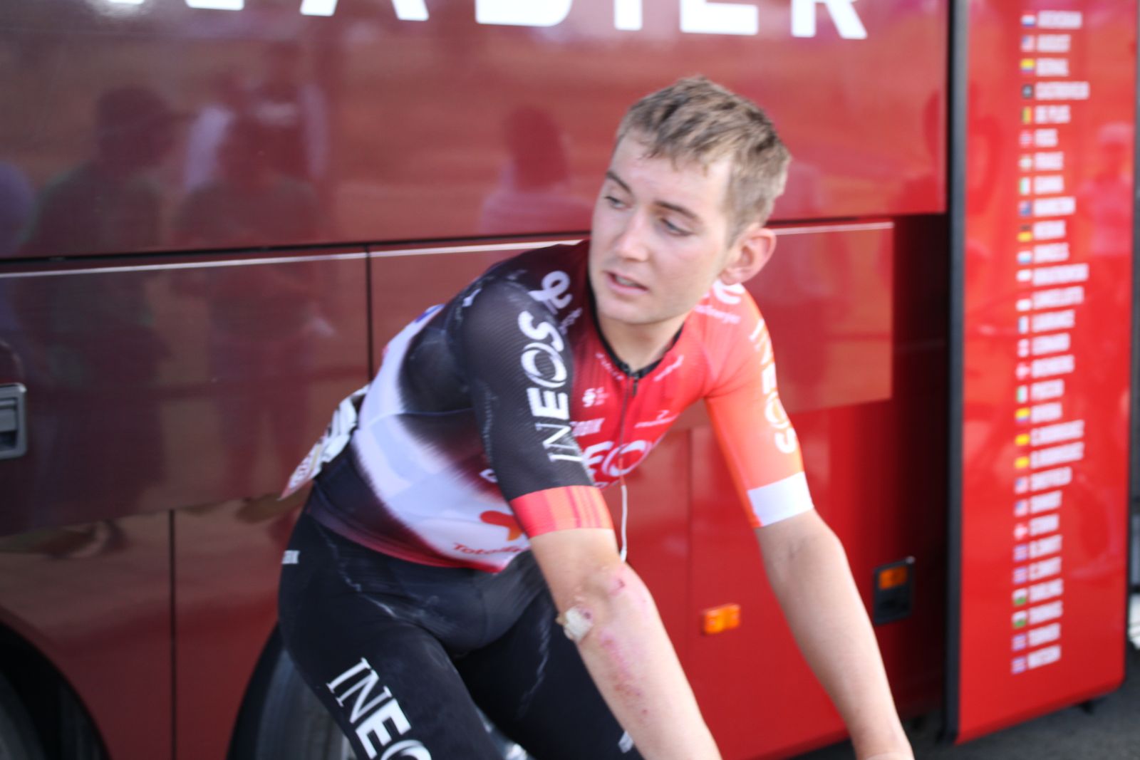 La Vuelta llega a Guijuelo y Philipsen se lleva el esprint