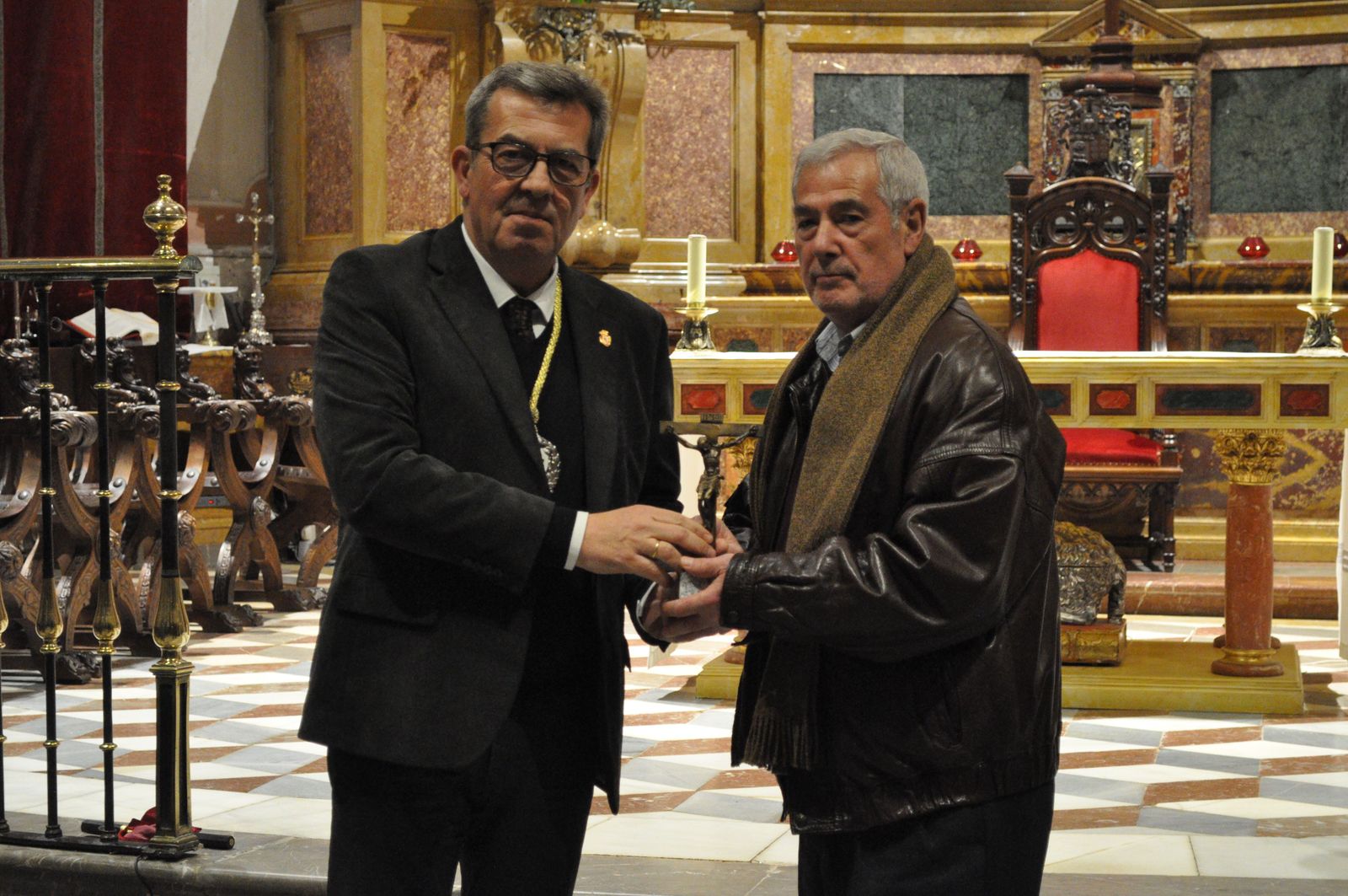 entrada-de-nuevos-hermanos-y-reconocimiento-a-mayordomos-de-la-cofradia-del-silencio-2023-14