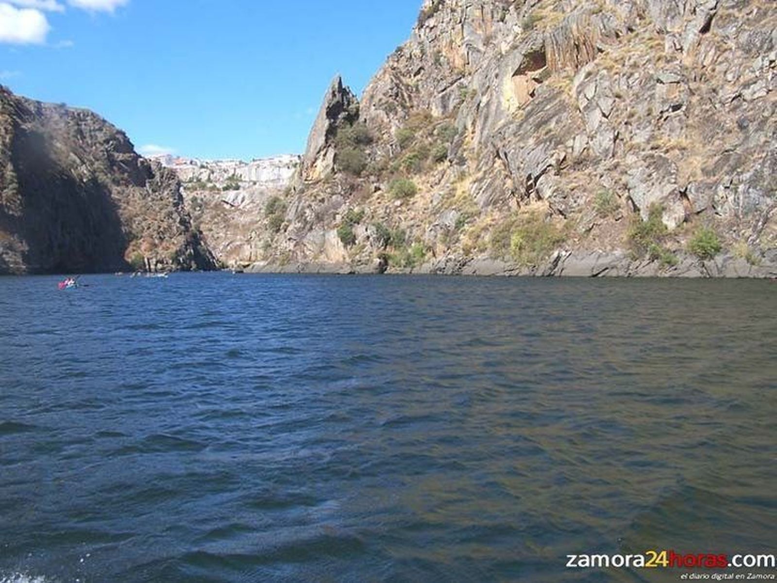 Escolares de Portugal y España participan en una convivencia en Miranda do Douro