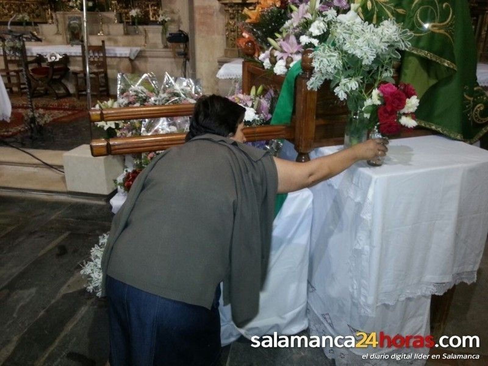 Ofrenda floral en Gomecello