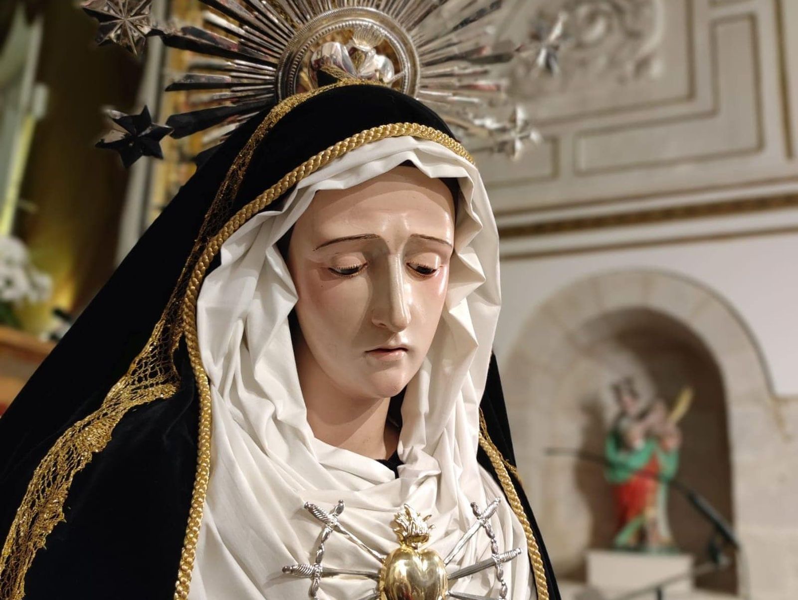 4Comienzan los trabajos del nuevo manto procesional de la Virgen de las Espadas
