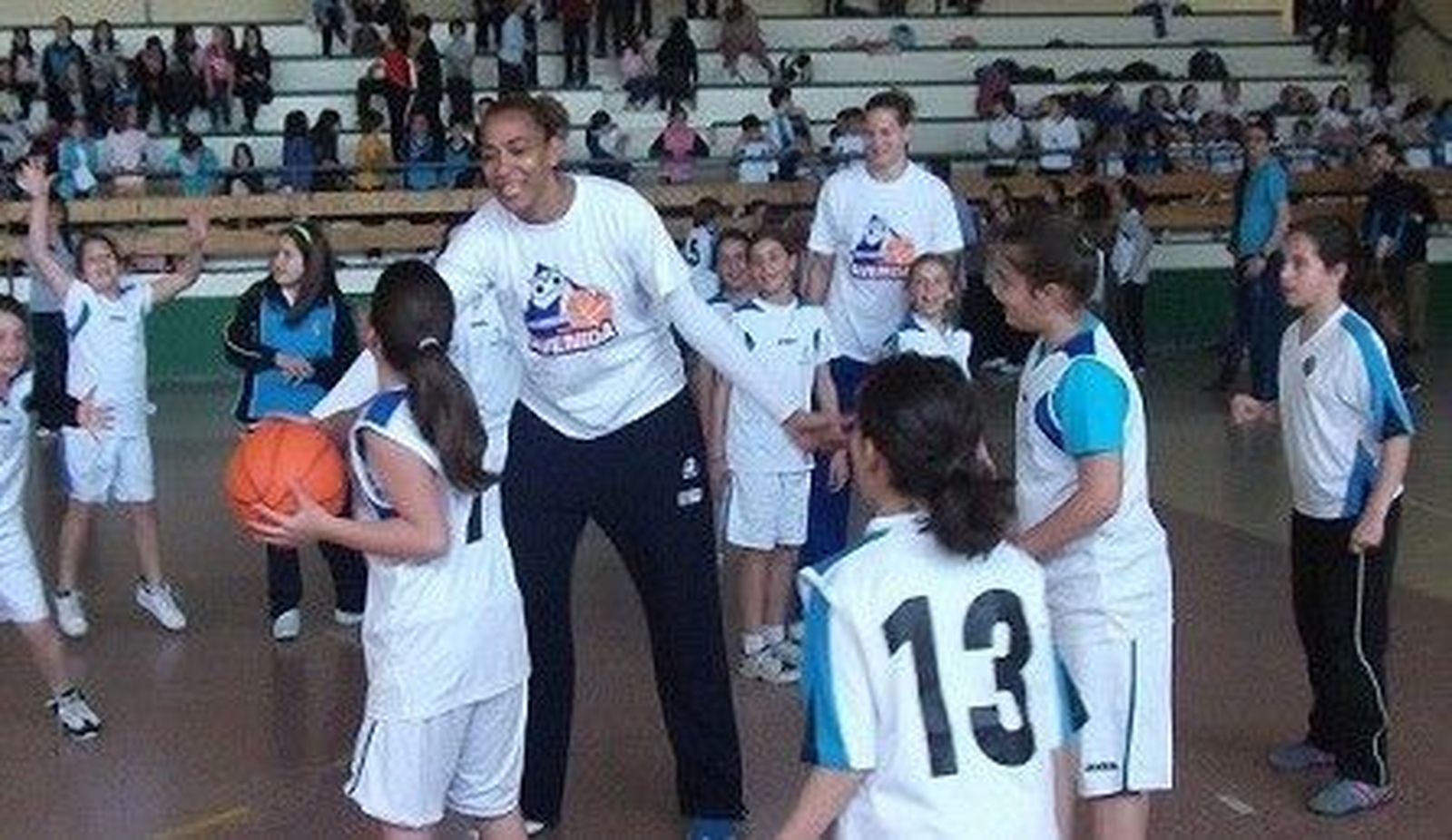 Avenida visitó el colegio Maristas