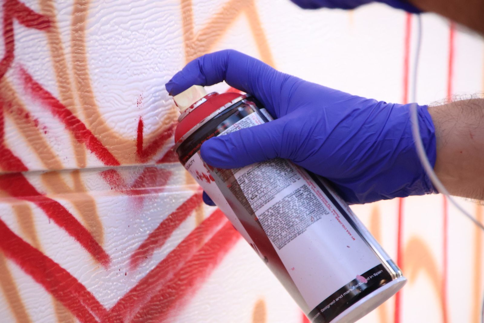 Los artistas de la Plaza del Oeste comienzan a pintar los murales