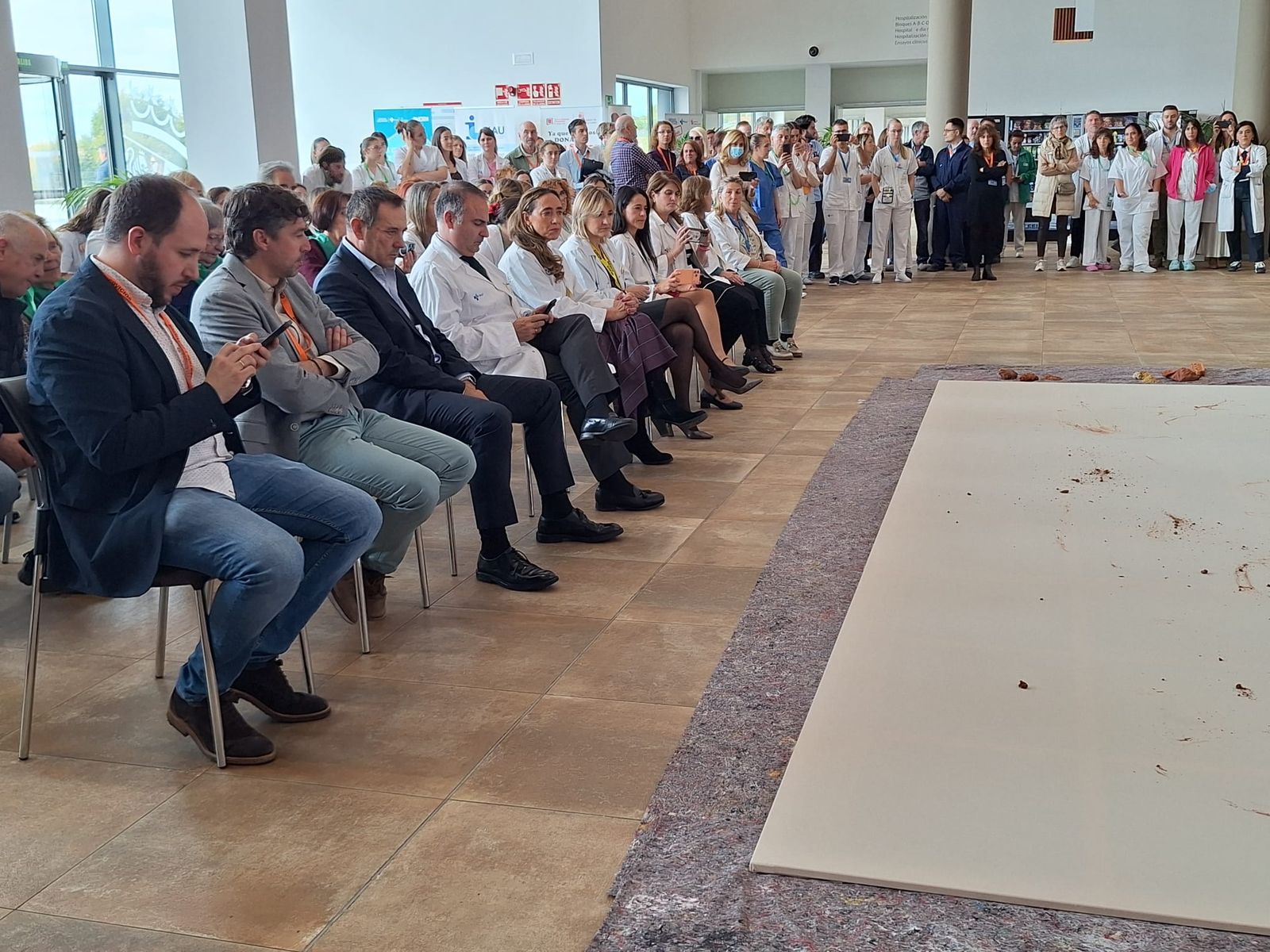 50º Aniversario del Hospital Clínico  Universitario con una intervención artística “Latidos  de barro” (6).jpeg