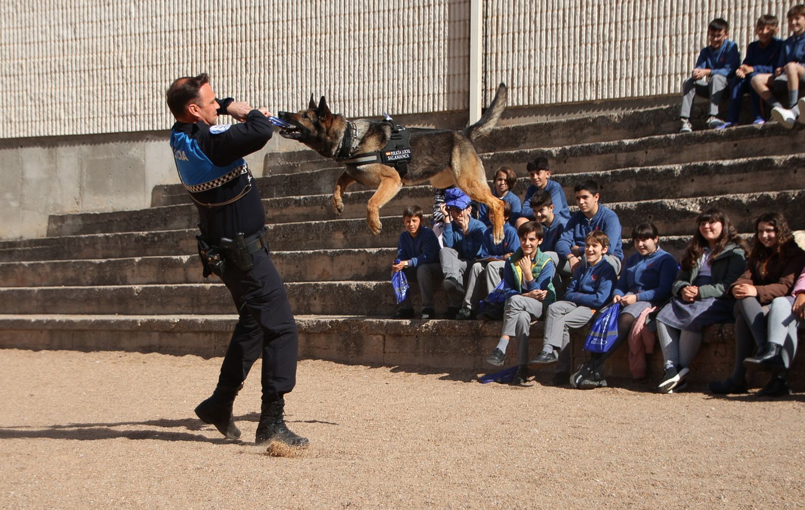 Reportaje perros Policía Local "semillas de conciencia"