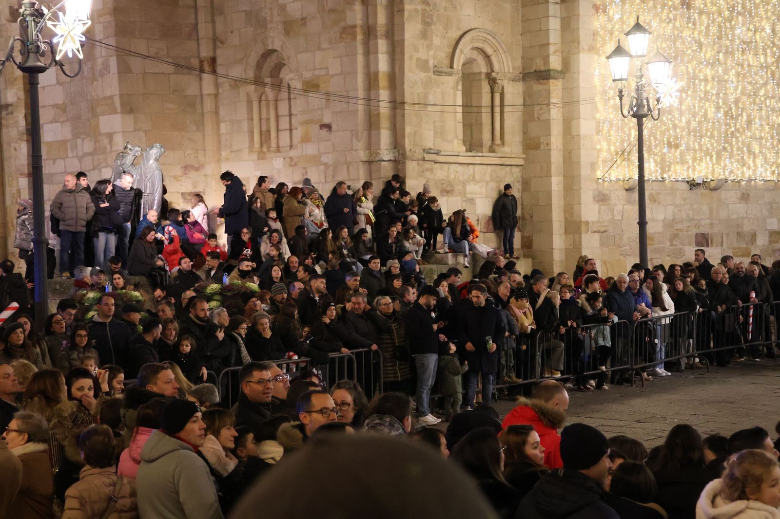 GALERÍA | El animado pasacalles de Escena por el centro de Zamora, en imágenes