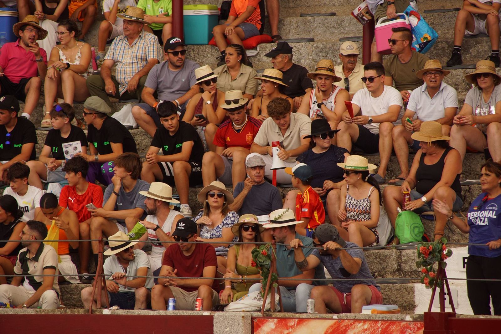 Javier Castaño se despide de Guijuelo y Damián Castaño, su hermano, e Ismael Martín salen a hombros en Guijuelo