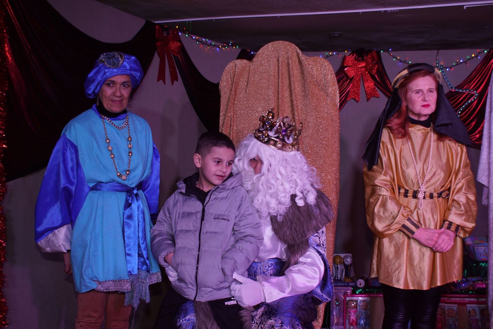 Los Reyes Magos reciben las cartas de los niños de El Encinar