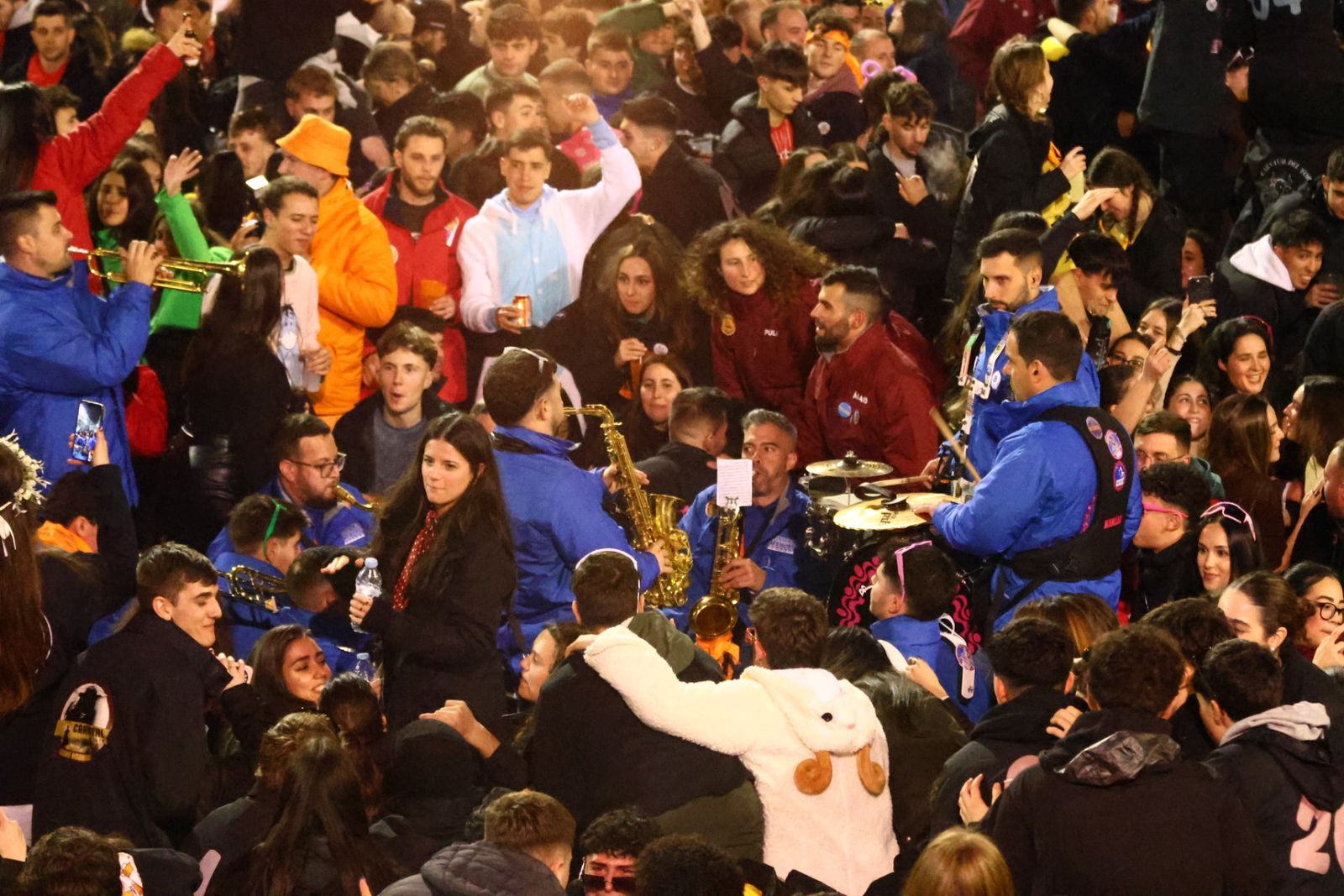 Capea nocturna de lunes en el Carnaval del Toro 2026