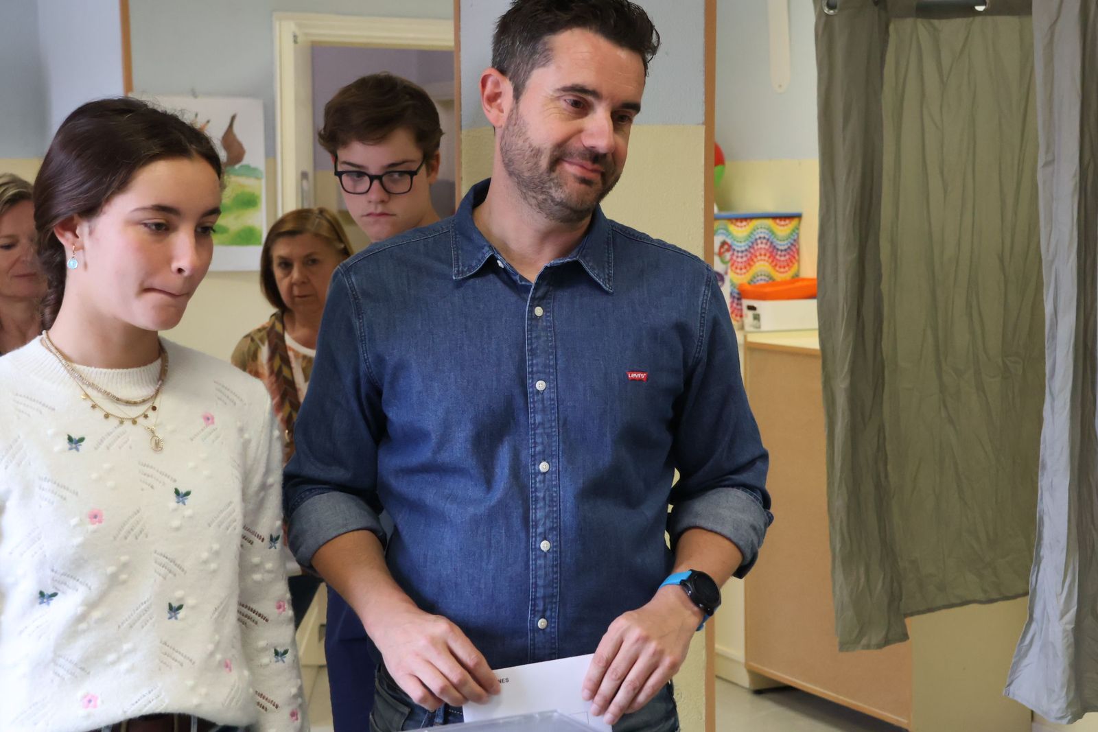 Antidio Fagúndez, instantes antes de ejercer su derecho a voto