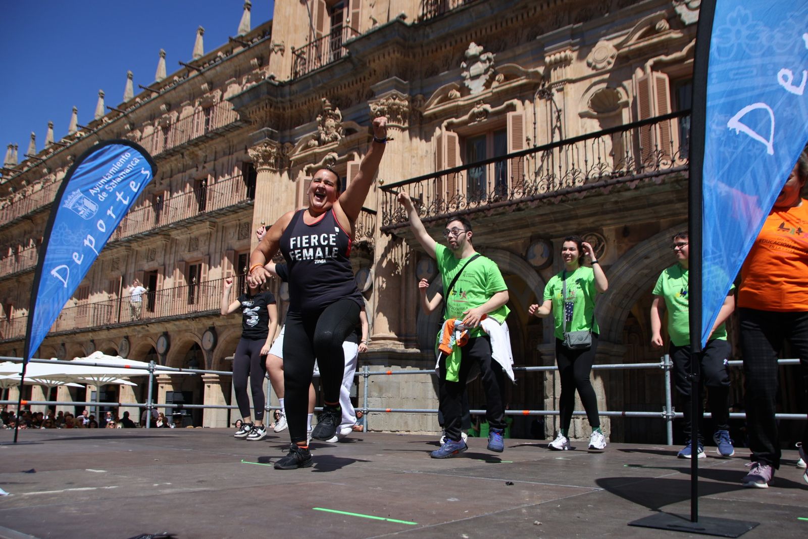 El alcalde de Salamanca, Carlos García Carbayo, participa en el Día de la Educación Física en la calle