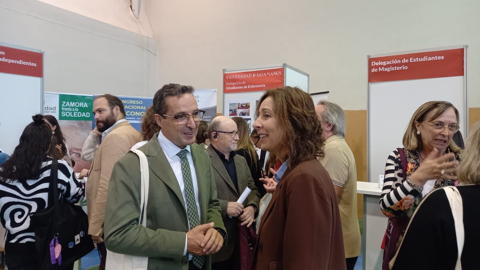 El rector de la Universidad de Salamanca, Juan Manuel Corchado, en la Feria de Bienvenida organizada en el Campus Viriato